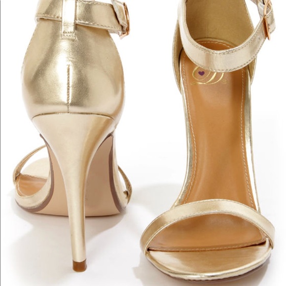 My Delicious Shoes - Gold Heels w/Buckle 👠👑👗